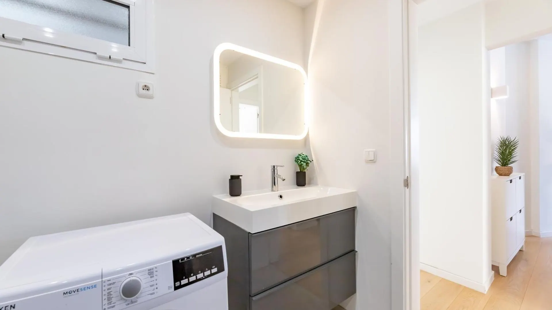 Stylish 2Bd Apt In The Centre 10 Minutes Away From The Beach Torremolinos Apartment