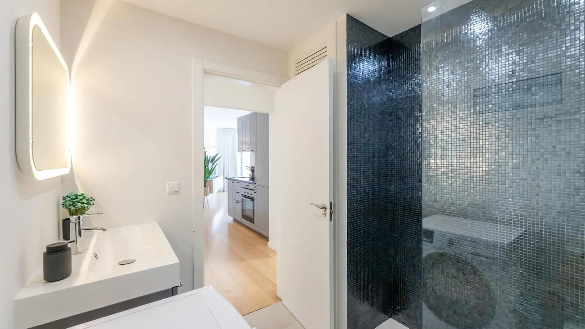 Stylish 2Bd Apt In The Centre 10 Minutes Away From The Beach Torremolinos 0*,  Spain