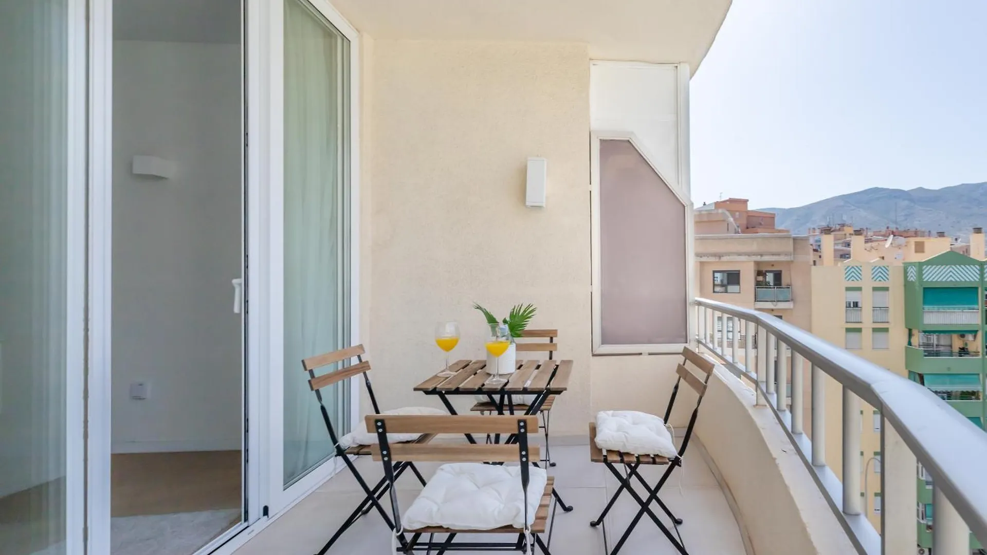 Stylish 2Bd Apt In The Centre 10 Minutes Away From The Beach Torremolinos 0*,