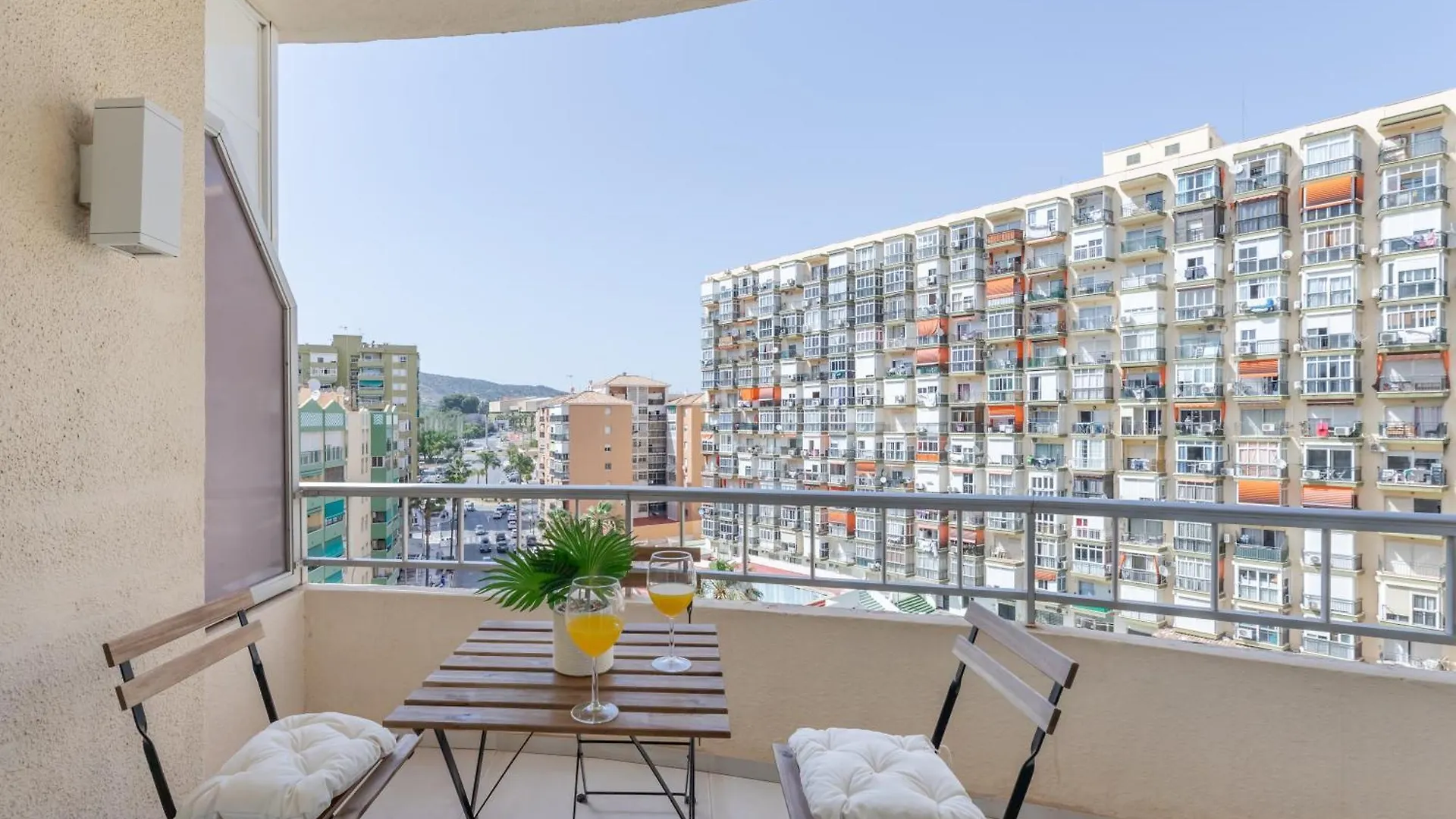 Stylish 2Bd Apt In The Centre 10 Minutes Away From The Beach Torremolinos Apartment
